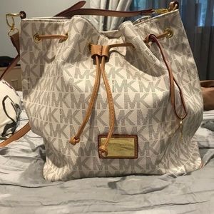 Michael Kors Bucket purse